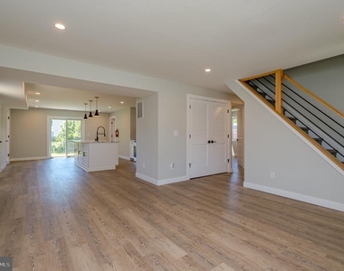 92 Pennwood Drive - Photo Thumbnail 2