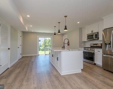 92 Pennwood Drive - Photo Thumbnail 3