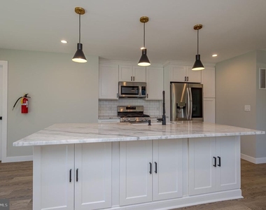 92 Pennwood Drive - Photo Thumbnail 7