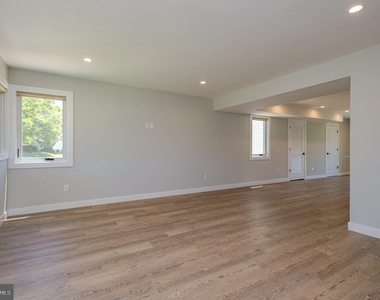 92 Pennwood Drive - Photo Thumbnail 9