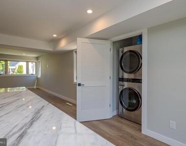 92 Pennwood Drive - Photo Thumbnail 8
