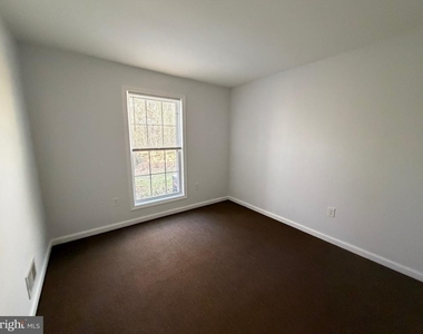16 Iroquois Drive - Photo Thumbnail 8
