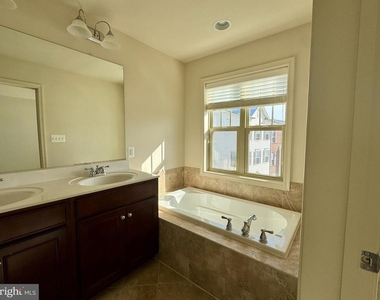 13948 Estuary Drive - Photo Thumbnail 10