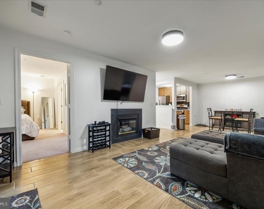 10010 Vanderbilt Circle - Photo Thumbnail 2