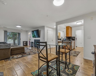 10010 Vanderbilt Circle - Photo Thumbnail 11