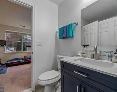 10010 Vanderbilt Circle - Photo Thumbnail 13