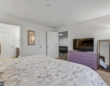 10010 Vanderbilt Circle - Photo Thumbnail 12