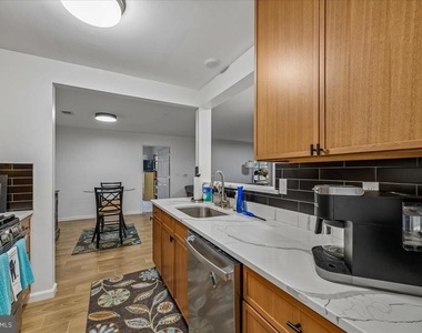 10010 Vanderbilt Circle - Photo Thumbnail 5