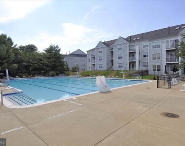 10010 Vanderbilt Circle - Photo Thumbnail 19