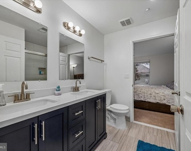 10010 Vanderbilt Circle - Photo Thumbnail 9