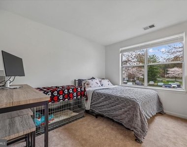 10010 Vanderbilt Circle - Photo Thumbnail 16