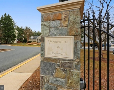 10010 Vanderbilt Circle - Photo Thumbnail 21