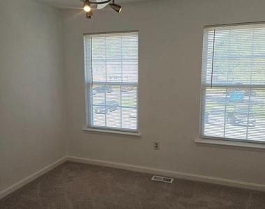 2346 Hazelwood Court - Photo Thumbnail 15
