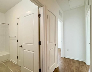 5908 Arizona Avenue - Photo Thumbnail 8