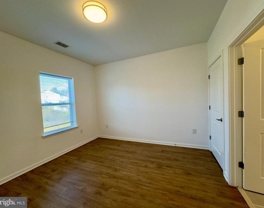 5908 Arizona Avenue - Photo Thumbnail 3