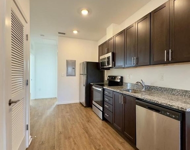 5908 Arizona Avenue - Photo Thumbnail 6