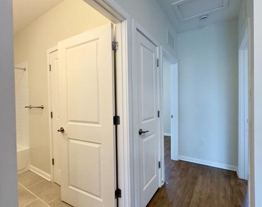 4909 Hamilton Avenue - Photo Thumbnail 9