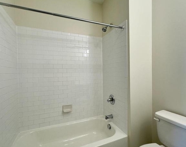 4909 Hamilton Avenue - Photo Thumbnail 6