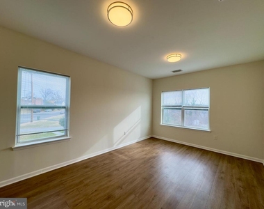 4909 Hamilton Avenue - Photo Thumbnail 2