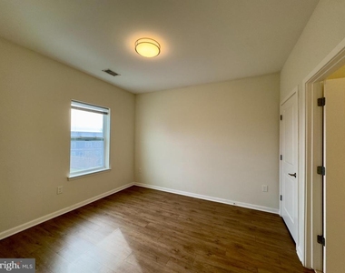 4909 Hamilton Avenue - Photo Thumbnail 3