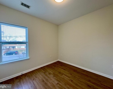 4909 Hamilton Avenue - Photo Thumbnail 12