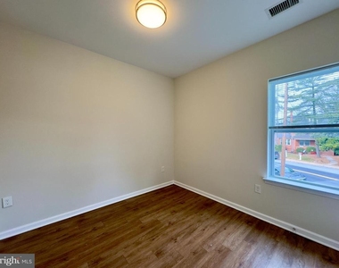 4909 Hamilton Avenue - Photo Thumbnail 13