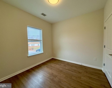 4909 Hamilton Avenue - Photo Thumbnail 12