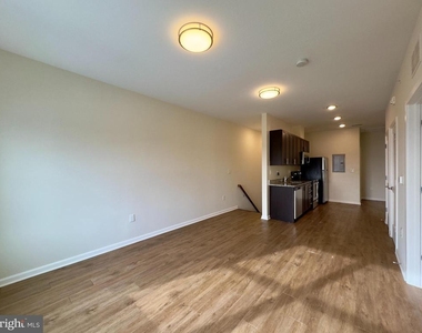 4909 Hamilton Avenue - Photo Thumbnail 3
