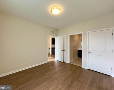 4909 Hamilton Avenue - Photo Thumbnail 5