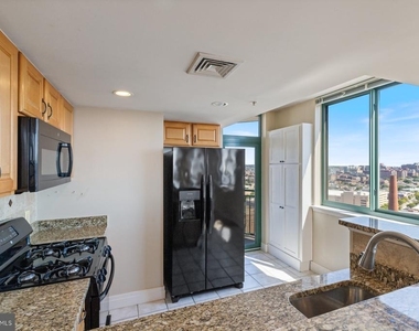 414 Water Street - Photo Thumbnail 9