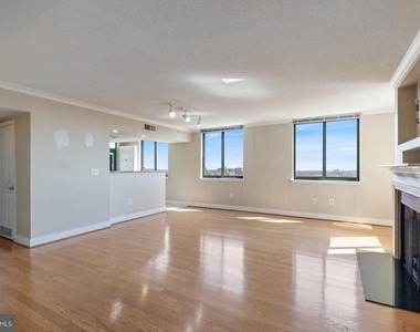 414 Water Street - Photo Thumbnail 2