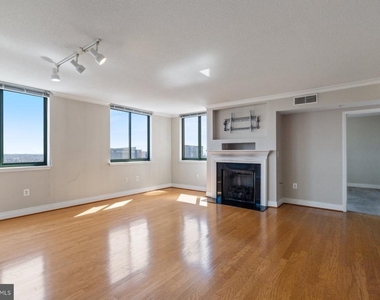 414 Water Street - Photo Thumbnail 3