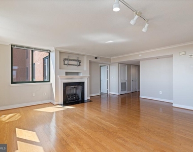 414 Water Street - Photo Thumbnail 5