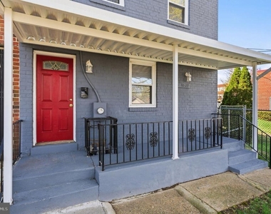 4029 Grant Street Ne - Photo Thumbnail 3