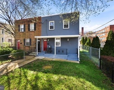 4029 Grant Street Ne - Photo Thumbnail 2