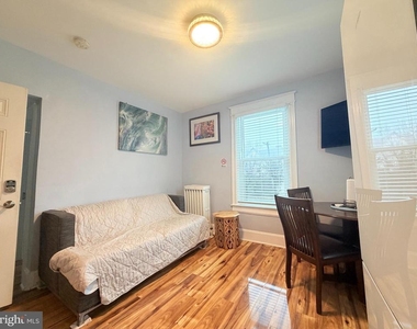 3119 South Dakota Avenue Ne - Photo Thumbnail 3