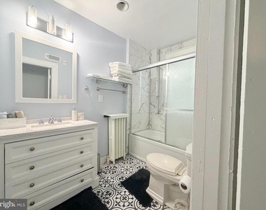 3119 South Dakota Avenue Ne - Photo Thumbnail 6
