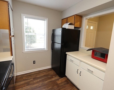 131 Kingsbury Drive - Photo Thumbnail 5