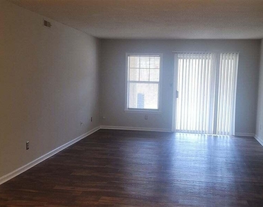 131 Kingsbury Drive - Photo Thumbnail 6