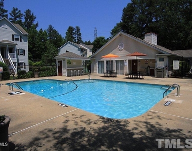 131 Kingsbury Drive - Photo Thumbnail 9
