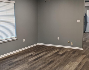 701 Alabama St - Photo Thumbnail 2