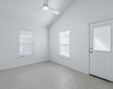 105 Riverside Dr - Photo Thumbnail 8