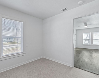 105 Riverside Dr - Photo Thumbnail 3