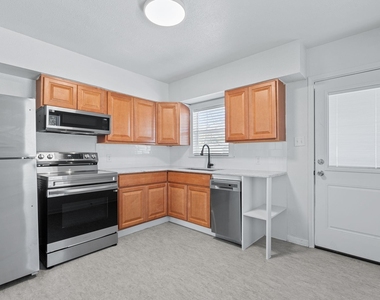 105 Riverside Dr - Photo Thumbnail 1