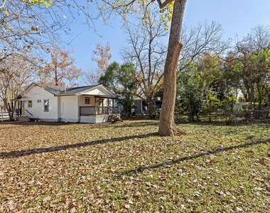 105 Riverside Dr - Photo Thumbnail 9