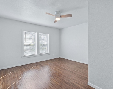 105 Riverside Dr - Photo Thumbnail 6