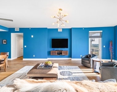 603 Davis St - Photo Thumbnail 3