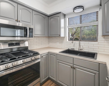 204 Northwest Dr - Photo Thumbnail 3