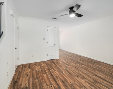 204 Northwest Dr - Photo Thumbnail 13