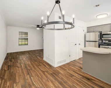 204 Northwest Dr - Photo Thumbnail 2